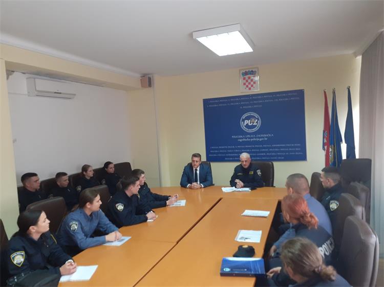 Slika /PU_ZG/slike/PUZ/2023/listopad/vježbenici- ovlašteni 16102023/FOTO 4.jpg